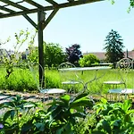 Bed and Breakfast Chateau Rochefort 4*